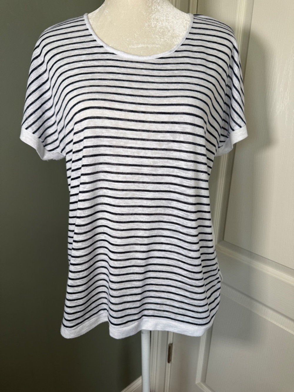 Chico’s Navy White Striped Tee Side Slit Detail Linen Feel Top Size 2